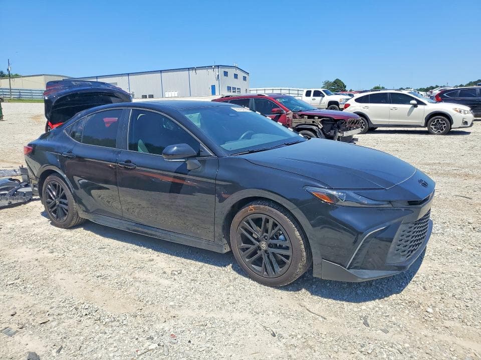 2025 TOYOTA CAMRY SE 4