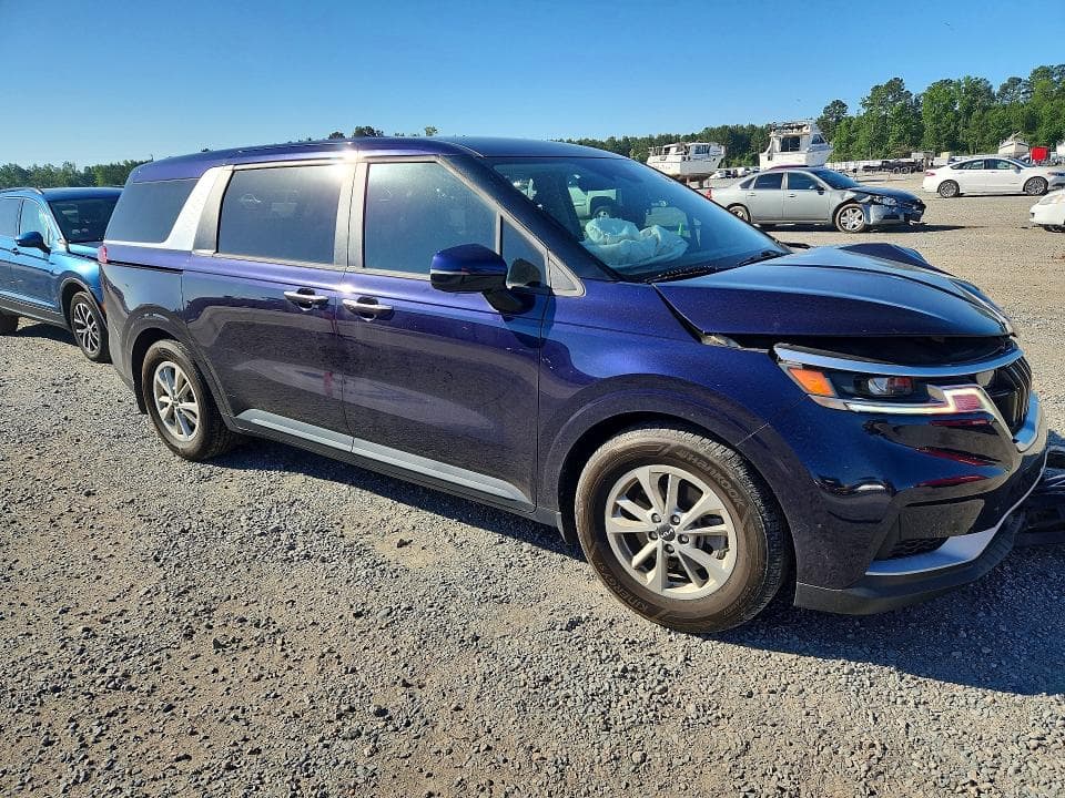 2023 KIA CARNIVAL LX 4