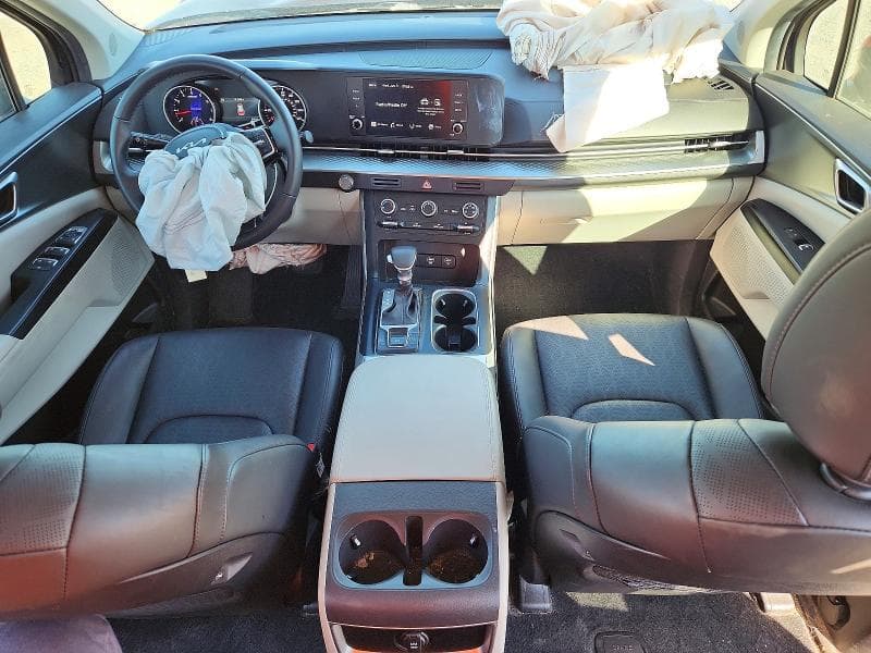 2023 KIA CARNIVAL LX 8