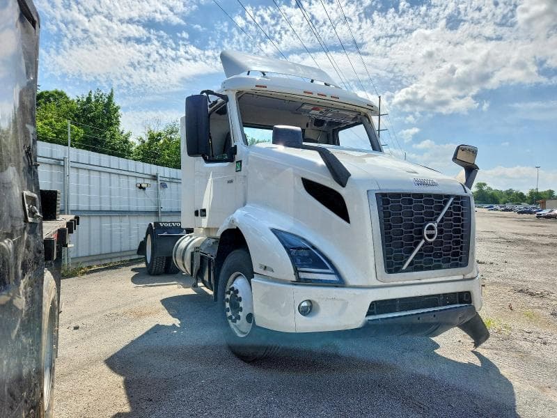 2023 VOLVO VNR SEMI TRUCK