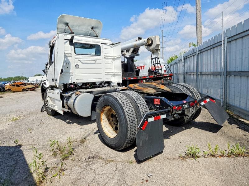 2023 VOLVO VNR SEMI TRUCK 3