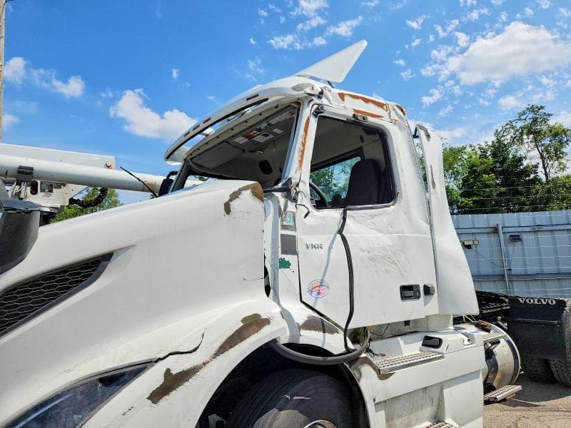 2023 VOLVO VNR SEMI TRUCK 9