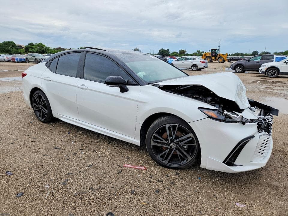 2025 TOYOTA CAMRY XSE 4