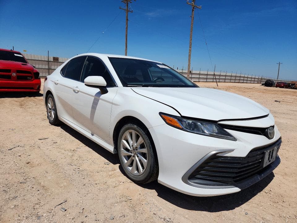 2021 TOYOTA CAMRY LE 4