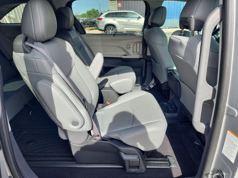 2024 TOYOTA SIENNA XLE 7-PASSENGER 11