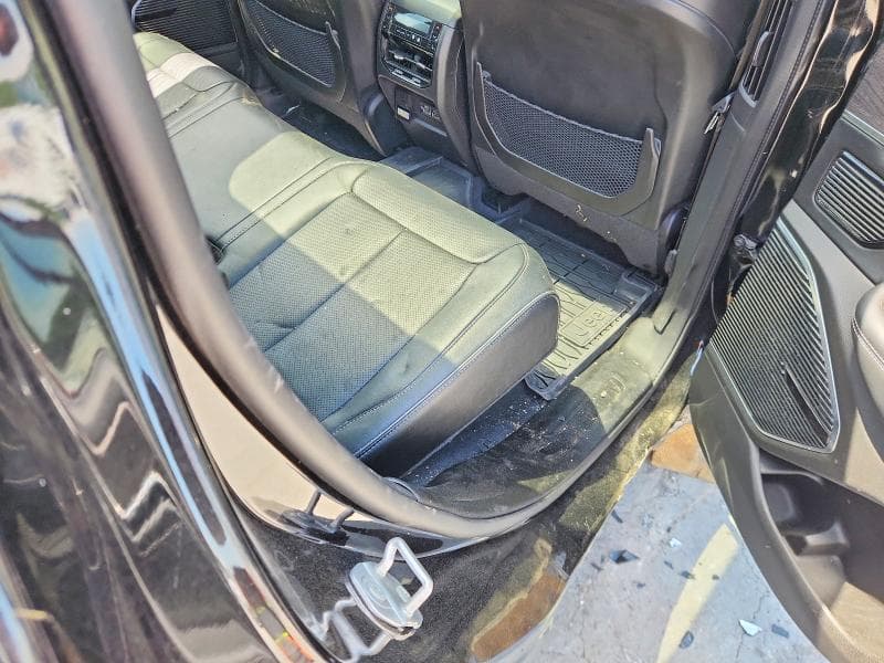2023 JEEP GRAND CHEROKEE OVERLAND 4XE 11