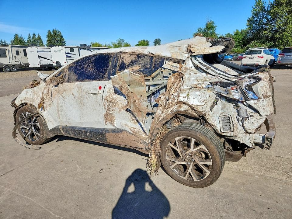 2022 TOYOTA C-HR XLE XLE 2