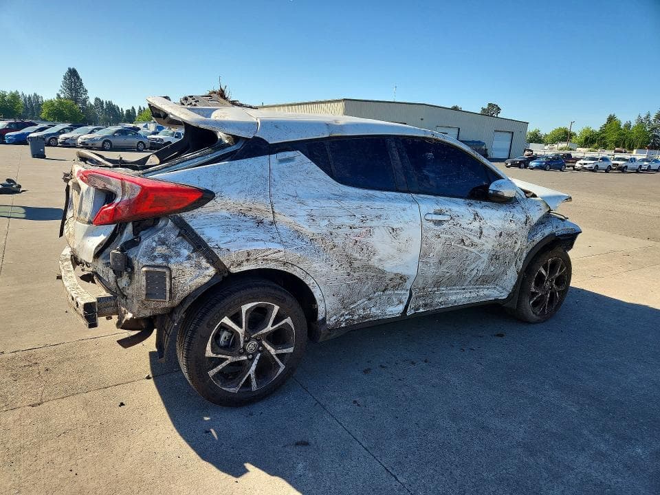 2022 TOYOTA C-HR XLE XLE 3