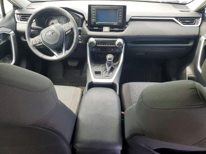 2022 TOYOTA RAV4 XLE 8