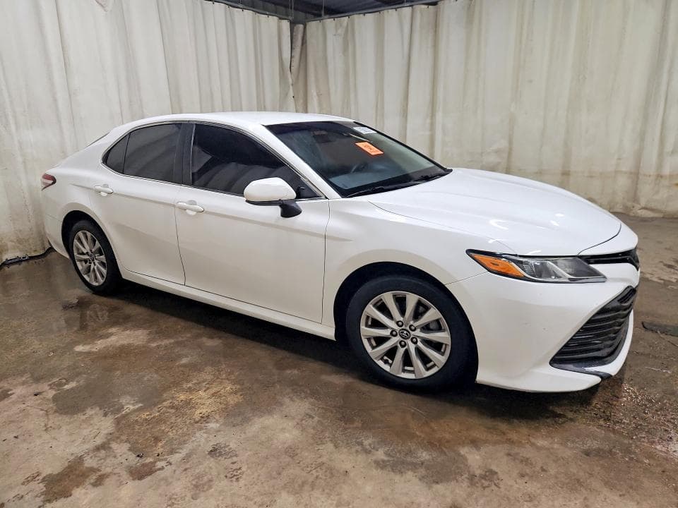 2019 TOYOTA CAMRY LE 4
