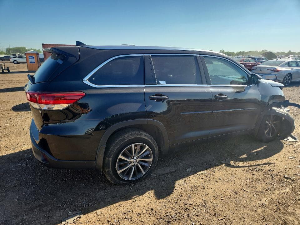 2018 TOYOTA HIGHLANDER XLE XLE 3