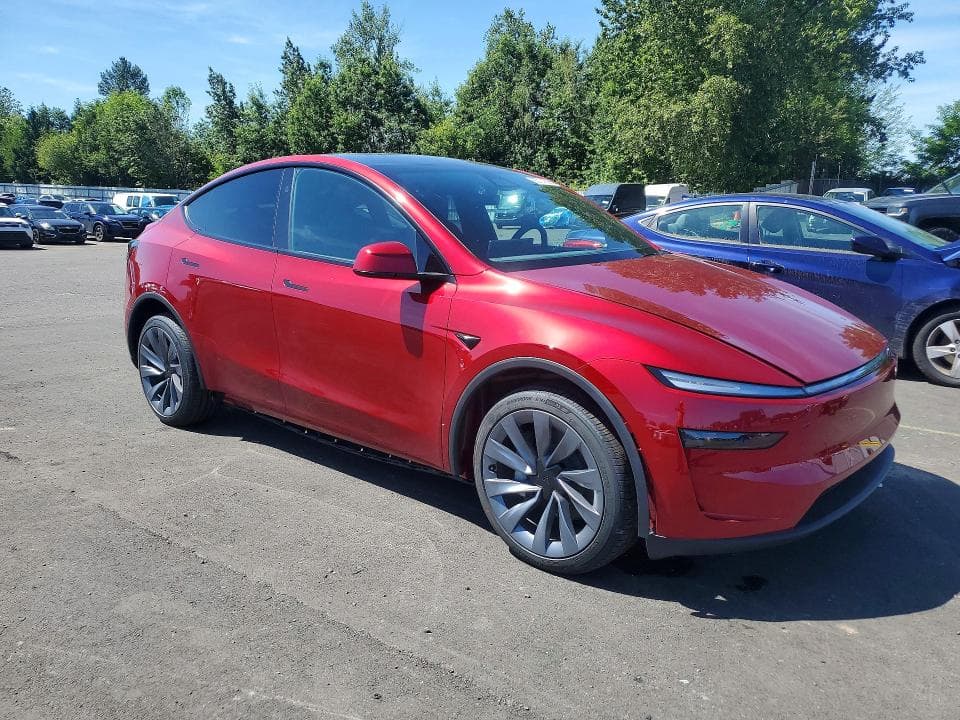 2026 TESLA MODEL Y 4