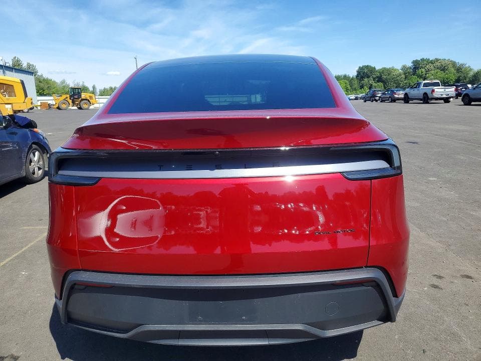 2026 TESLA MODEL Y 6