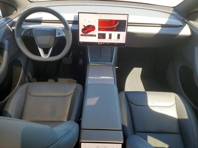 2026 TESLA MODEL Y 8