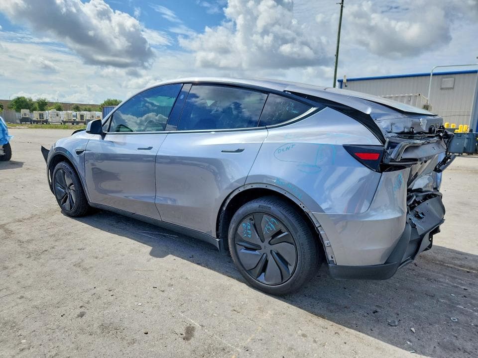 2026 TESLA MODEL Y 2