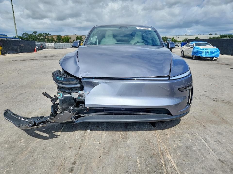 2026 TESLA MODEL Y 5