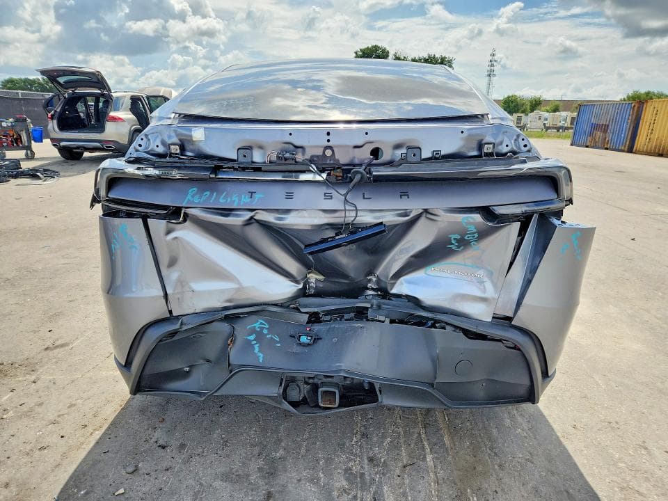 2026 TESLA MODEL Y 6