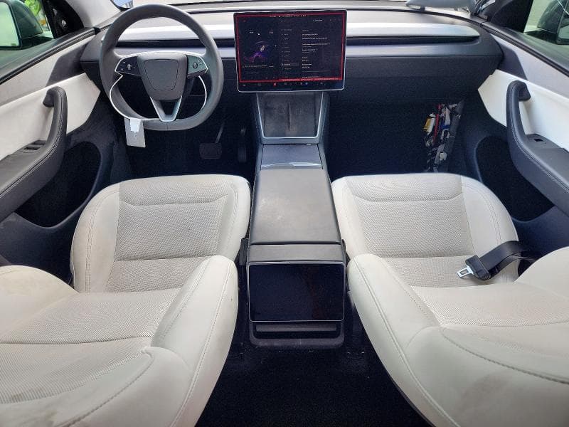 2026 TESLA MODEL Y 8
