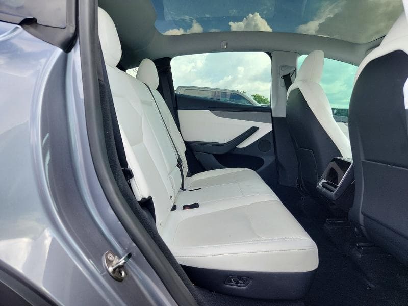 2026 TESLA MODEL Y 10