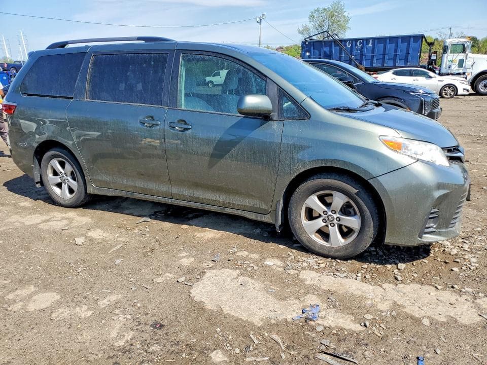 2019 TOYOTA SIENNA LE LE 4