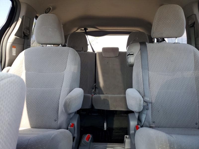 2019 TOYOTA SIENNA LE LE 10