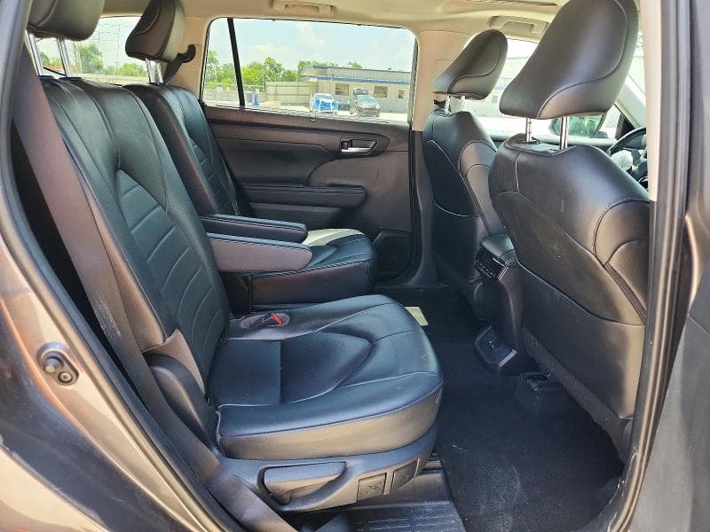 2023 TOYOTA HIGHLANDER XLE 11