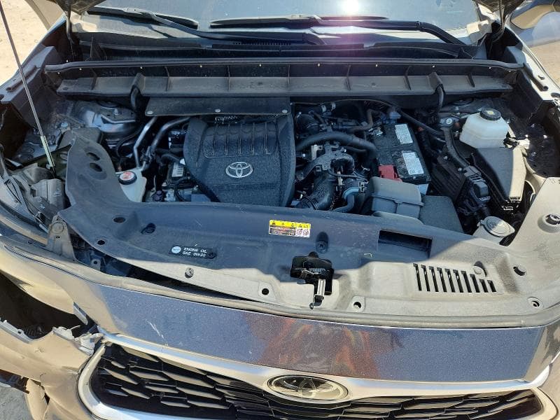 2023 TOYOTA HIGHLANDER XLE 12