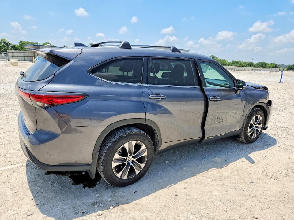 2023 TOYOTA HIGHLANDER XLE 3
