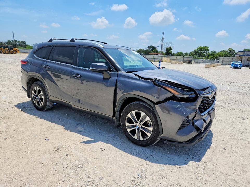 2023 TOYOTA HIGHLANDER XLE 4