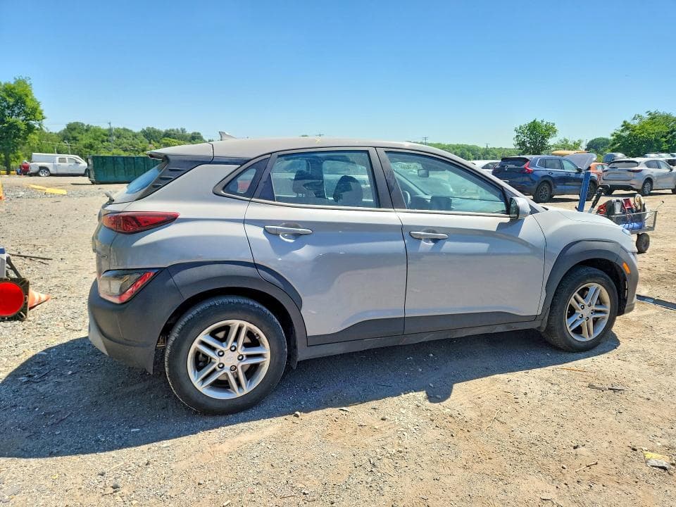 2022 HYUNDAI KONA SE 3