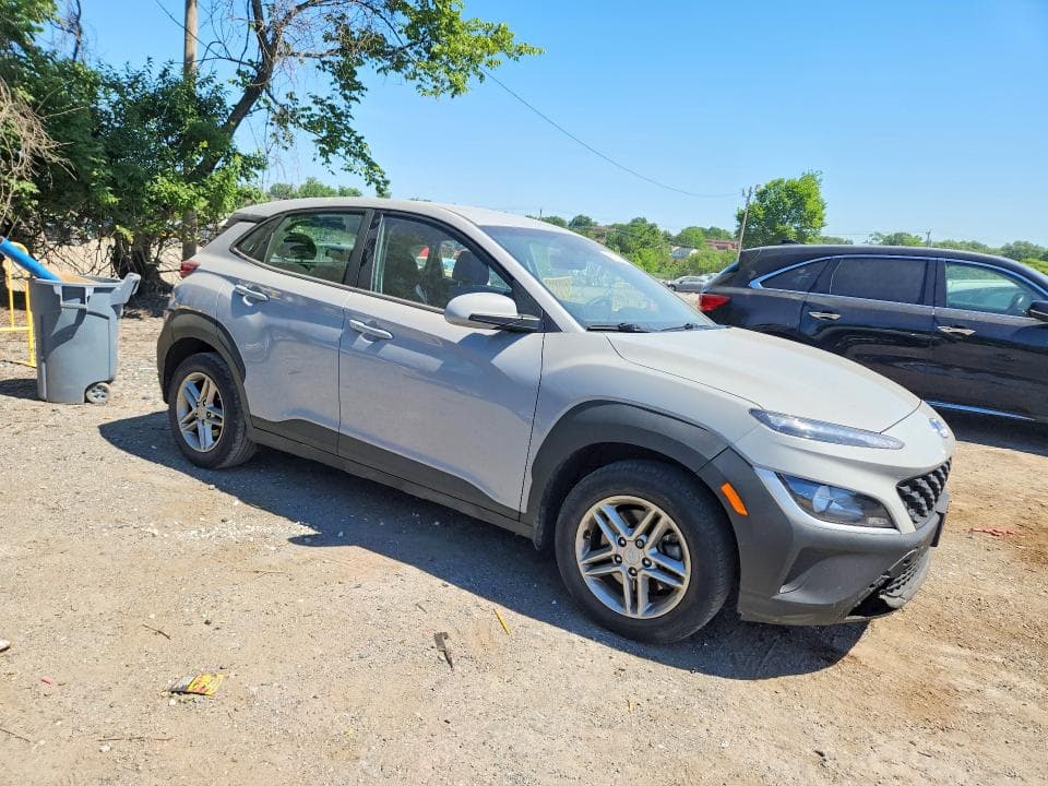 2022 HYUNDAI KONA SE 4