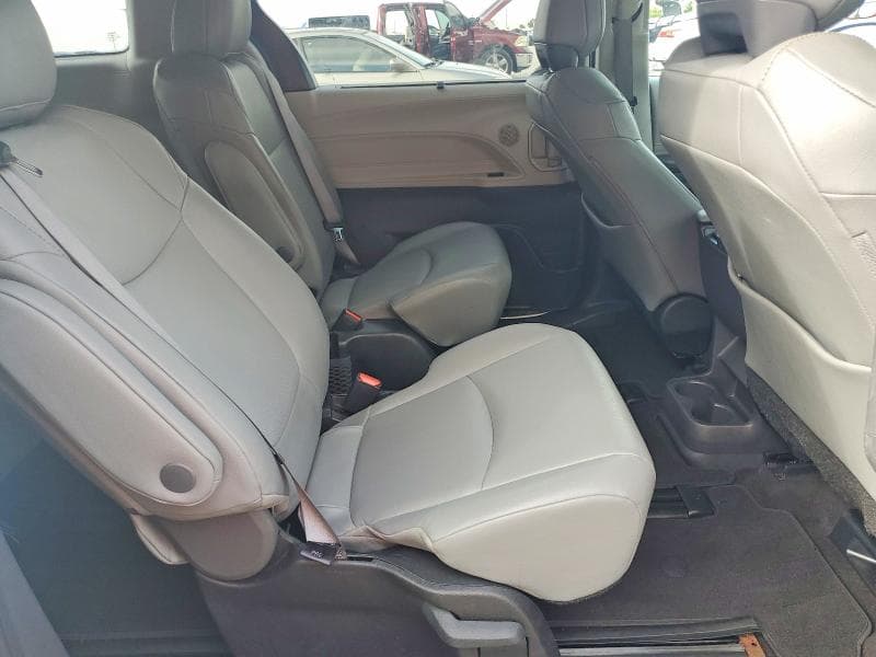 2024 TOYOTA SIENNA XLE 11