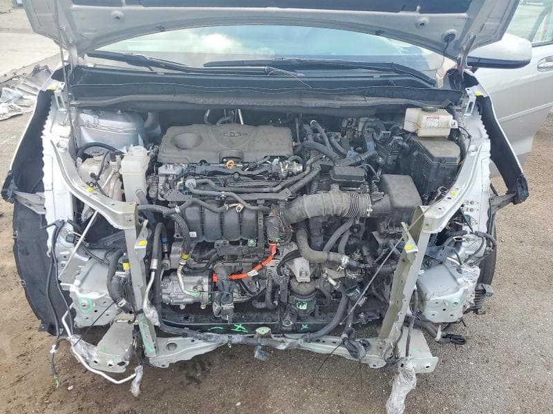 2024 TOYOTA SIENNA XLE 12