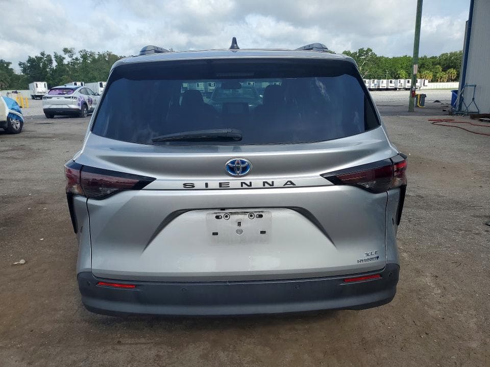 2024 TOYOTA SIENNA XLE 6