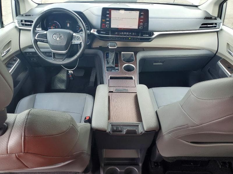 2024 TOYOTA SIENNA XLE 8
