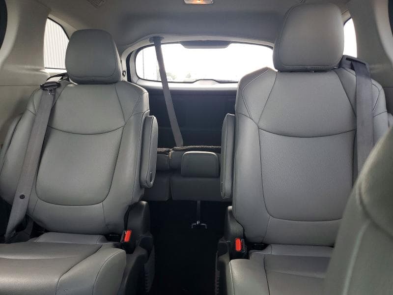 2024 TOYOTA SIENNA XLE 10