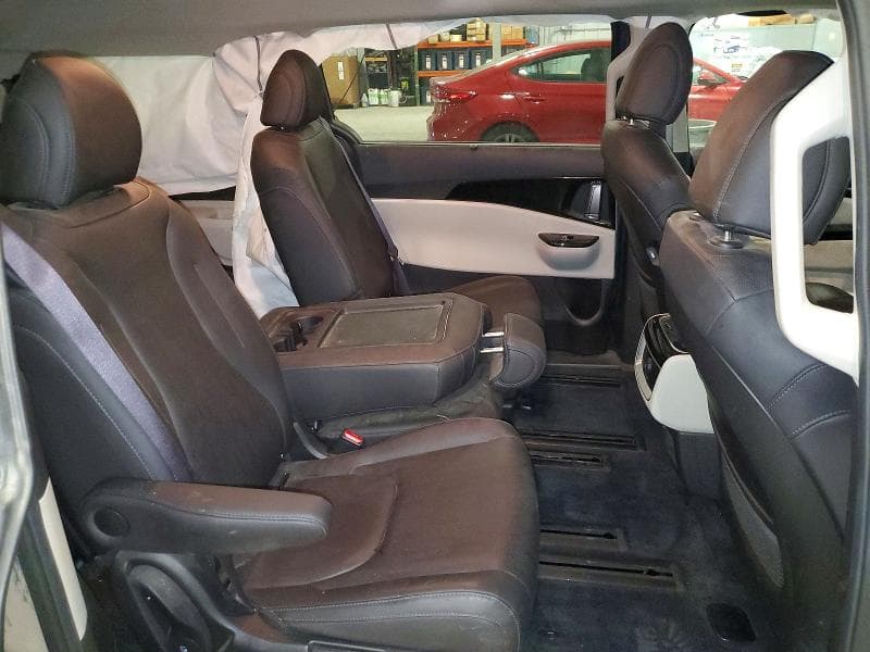 2022 KIA CARNIVAL EX 11