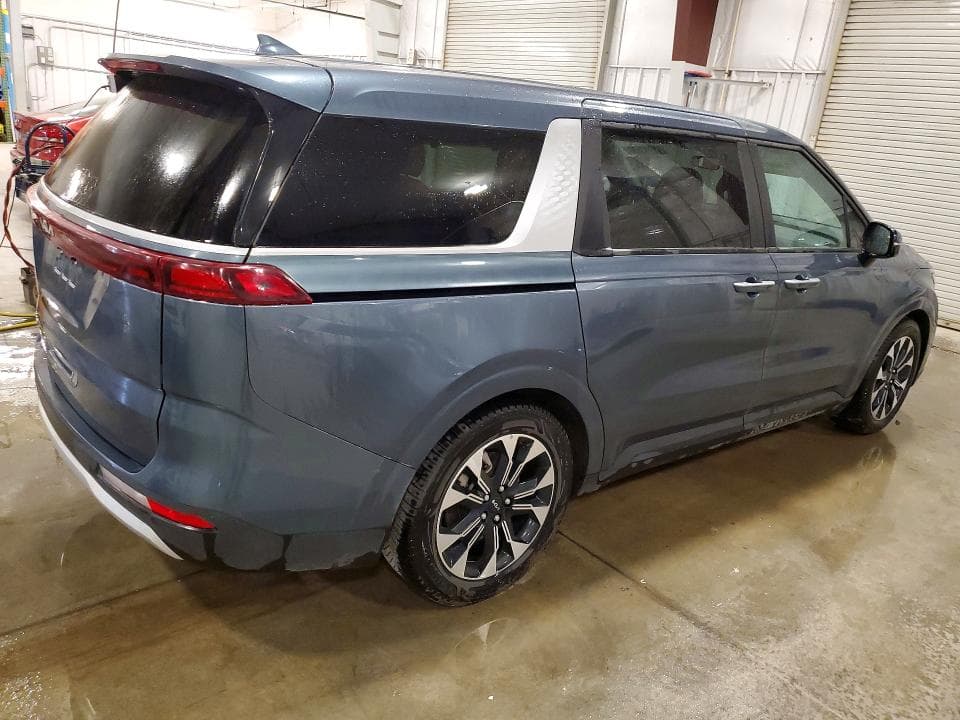 2022 KIA CARNIVAL EX 3