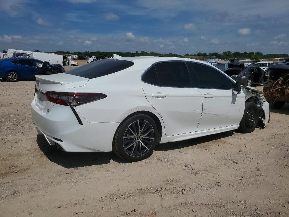 2022 TOYOTA CAMRY SE 3