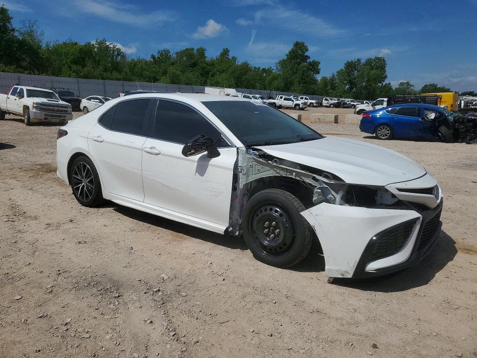 2022 TOYOTA CAMRY SE 4
