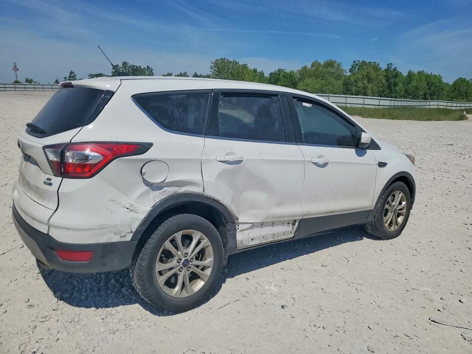 2017 FORD ESCAPE SE 3