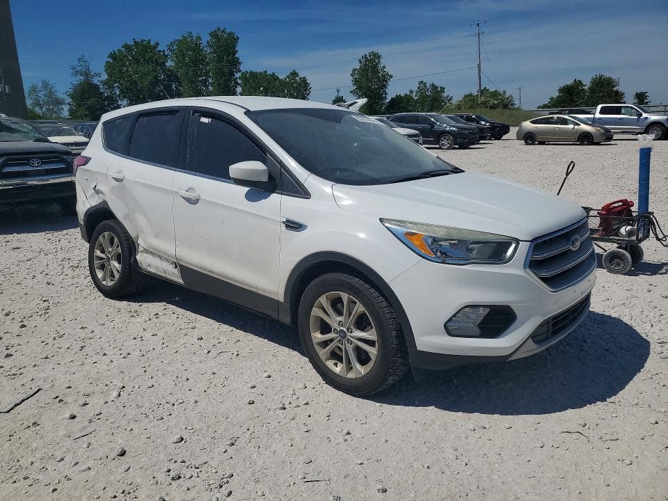 2017 FORD ESCAPE SE 4