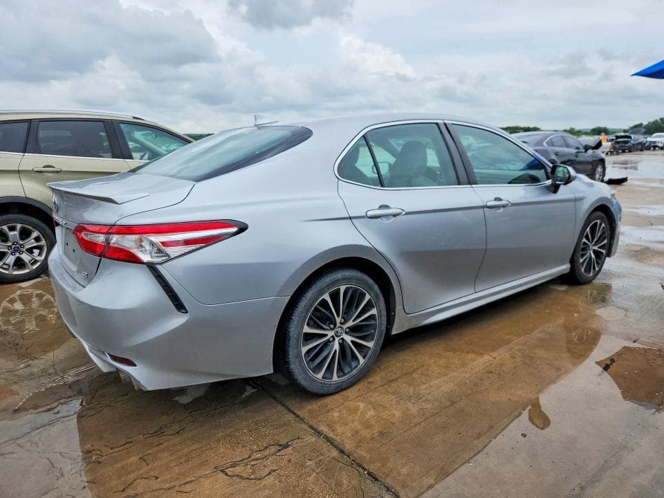 2020 TOYOTA CAMRY SE SE 3