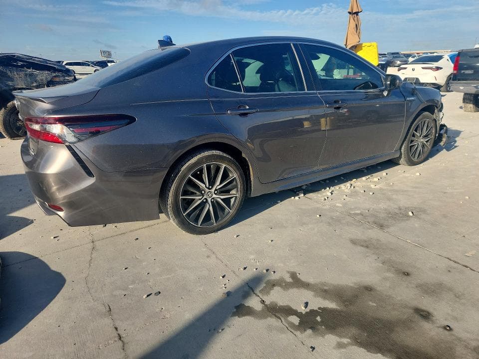 2021 TOYOTA CAMRY SE SE 3