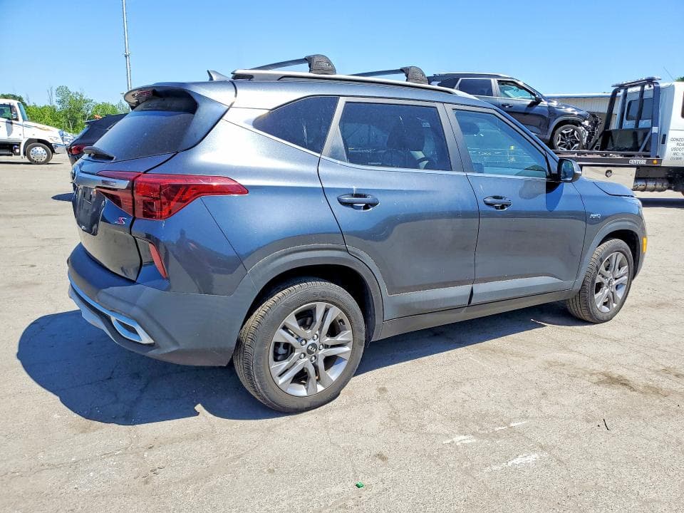 2021 KIA SELTOS S 3