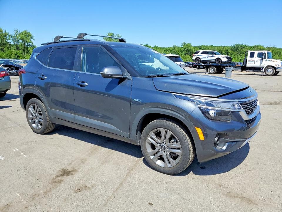 2021 KIA SELTOS S 4