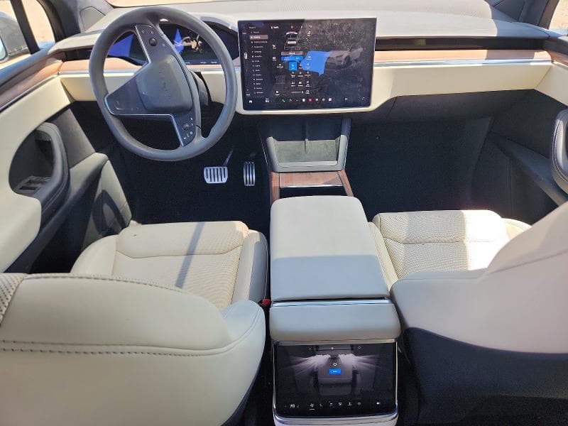 2025 TESLA MODEL X 8