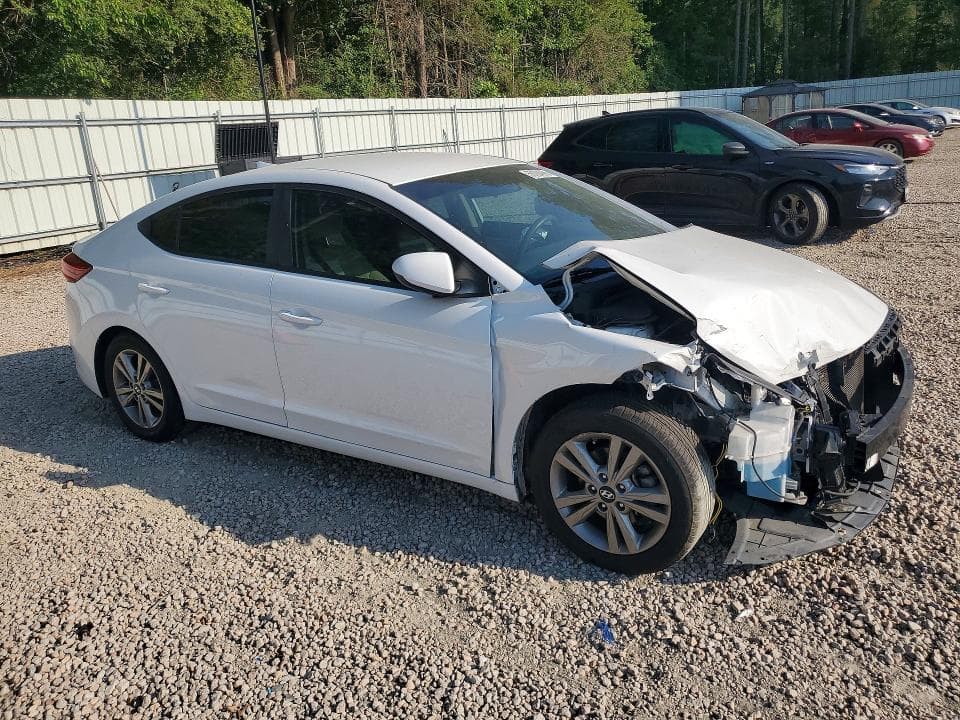 2017 HYUNDAI ELANTRA SE 4