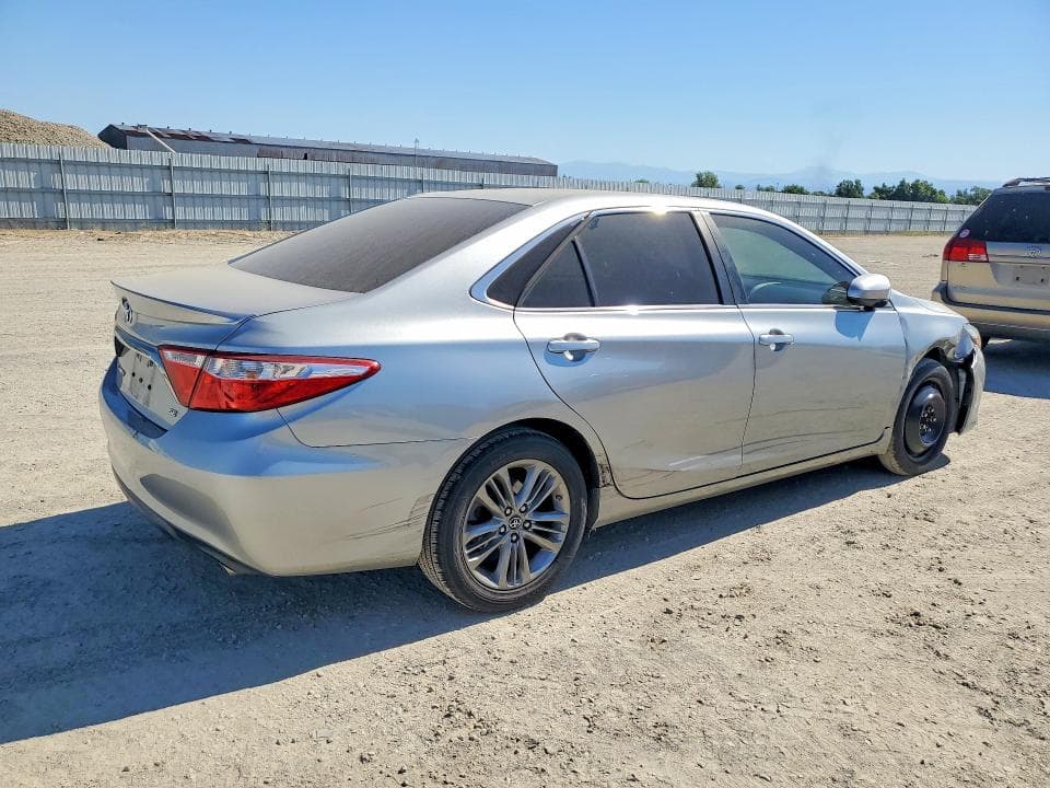 2017 TOYOTA CAMRY SE 3