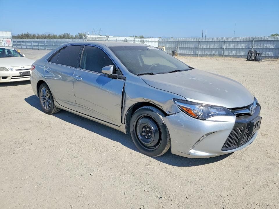 2017 TOYOTA CAMRY SE 4